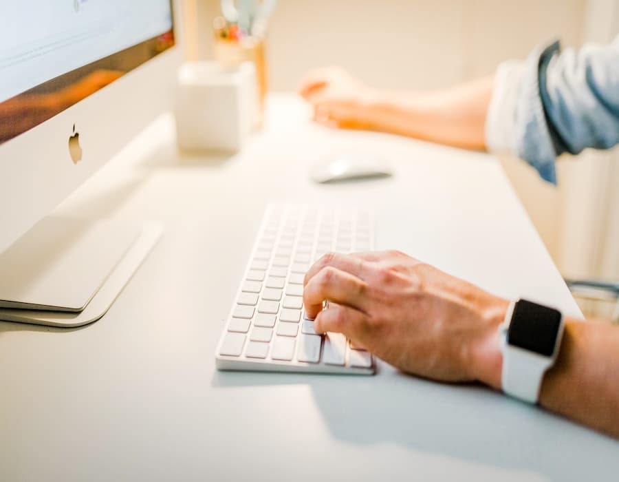 Make money by digital content affiliation 